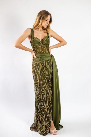 Vestido verde oliva en pedreria y drapeado